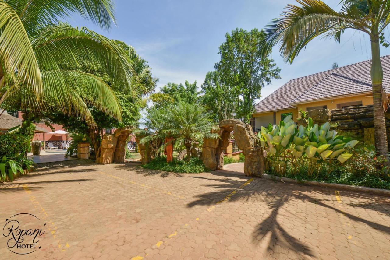 Ropani Hotel Kitende Exterior photo